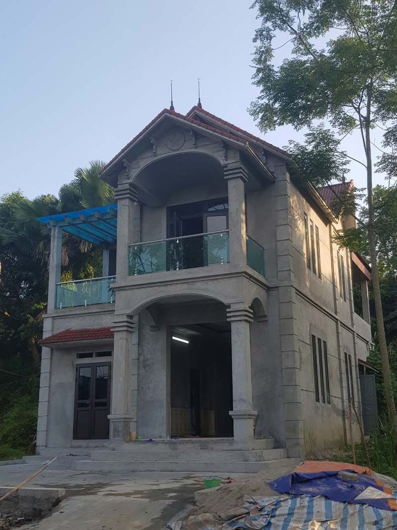 Ngôi nhà kiên cố đang được xây dựng của gia đình ông Nguyễn Ngọc An - Khu 16 xã Phượng Vỹ, huyện Cẩm Khê, người đang có tên trong danh sách hộ nghèo, cận nghèo của xã.