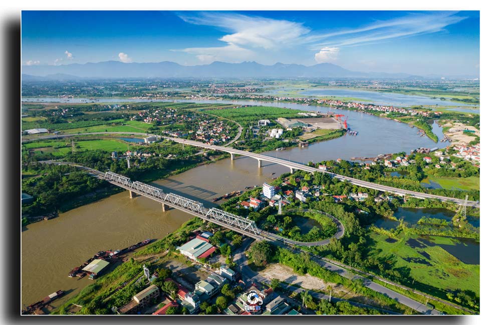 Cầu Việt Trì bên cạnh cầu Hạc Trì - Ảnh: Tùng Vy