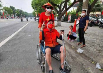 Hàng nghìn CĐV từ Hà Nội và các tỉnh lân cận 'hành quân' lên Phú Thọ tiếp lửa cho U23 Việt Nam