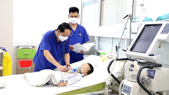 Bé trai gần 3 tuổi ở Phú Thọ đột ngột quấy khóc rồi tím ngắt người phải cấp cứu vì nguyên nhân này