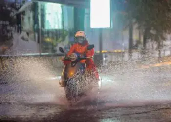 Miền Bắc đón mưa dông lớn từ chiều tối nay, cảnh báo xuất hiện lốc, sét, mưa đá