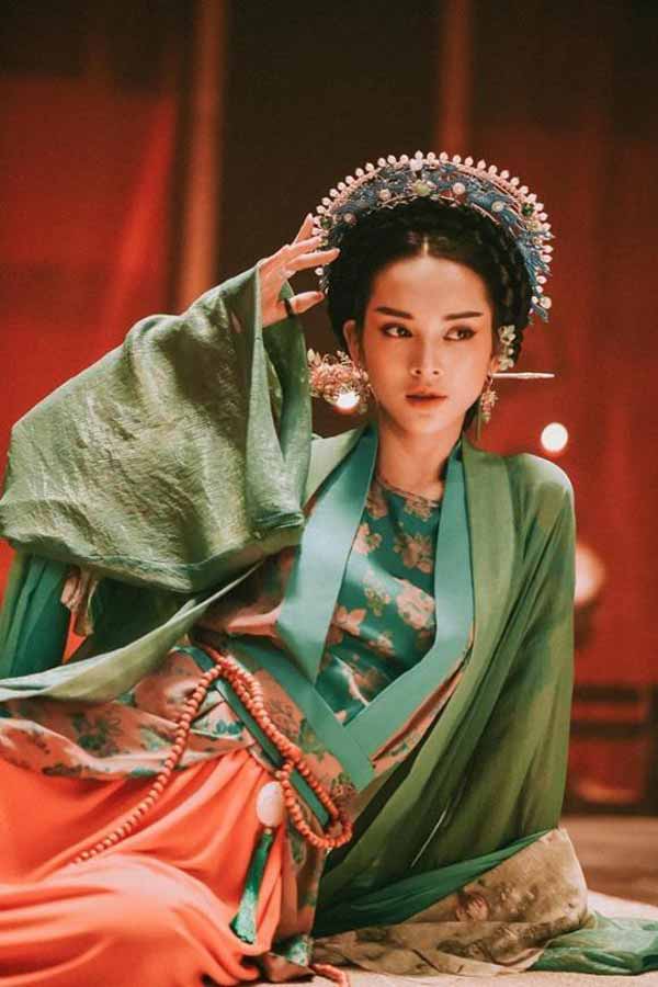 Dung mạo sắc sảo của mỹ nữ Phú Thọ đóng vai chính phim thế sóng 'Bão Ngầm'