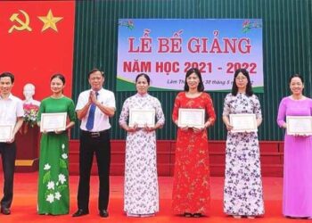 Những người 'đưa đò' tận tụy nơi Đất Tổ