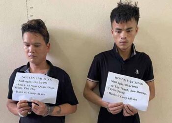 Phú Thọ: Bắt 2 đối tượng dùng gạch để chặn, cướp tài sản người đi đường