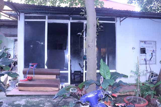 Hiện trường ngôi nhà nơi bị can Hưng phóng hỏa khiến 2 bà cháu tử vong.