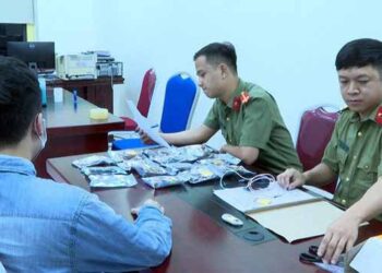 Bắt giữ đối tượng mua bán thiết bị công nghệ cao phục vụ gian lận thi cử