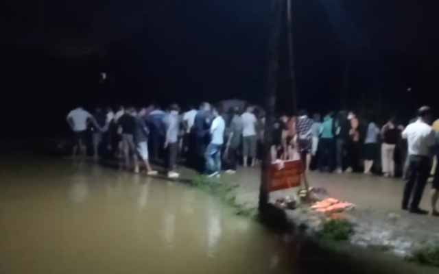 Phú Thọ: Đi qua đập tràn, nhân viên y tế bị nước lũ cuốn trôi