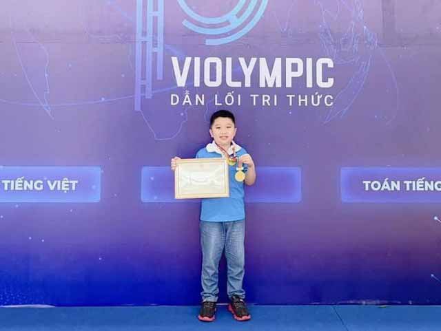 Em Nguyễn Tiến Nam - Trường Tiểu học Đinh Tiên Hoàng là thí sinh Việt Nam duy nhất đoạt điểm tuyệt đối SIMOC 2022